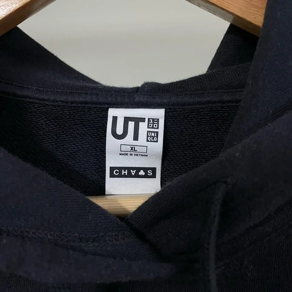 UNIQLO AUTHENTIC NICE GRAPHIC BLACK HOODIE FOR MEN’S & WOMEN’S - Picture 4 of 4